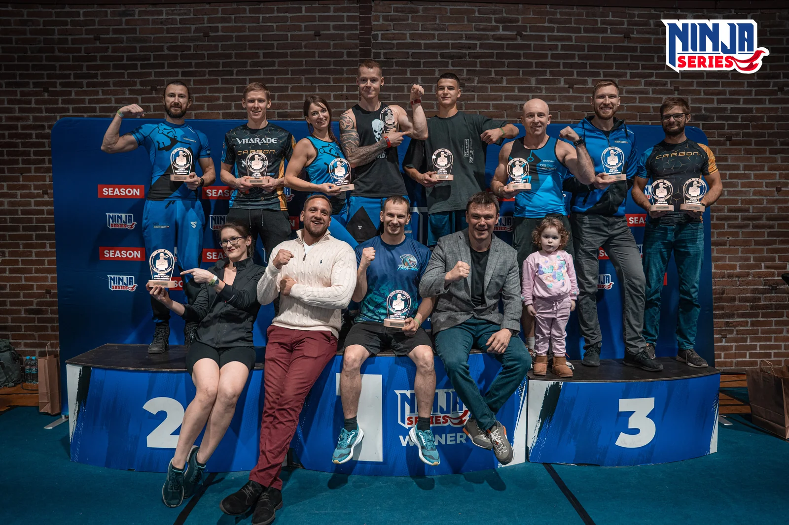Finał Sezonu, podium z trofeami w kategoriach Open, Masters i Pro